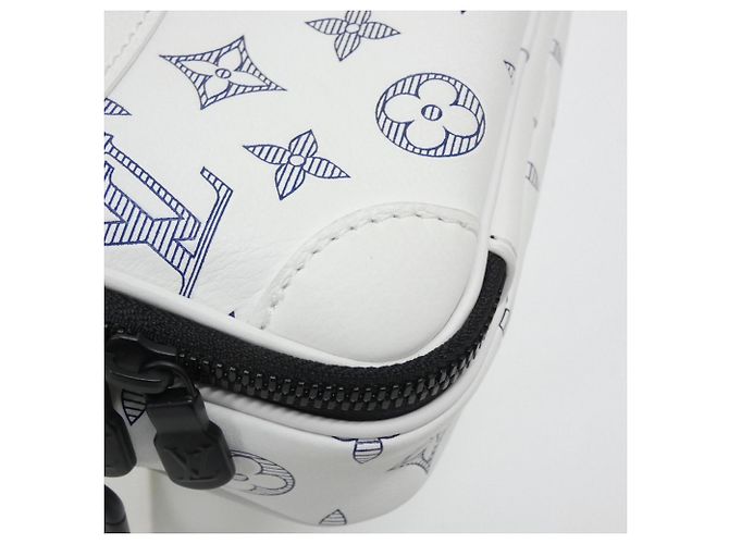 Borsa portafoglio indossabile Louis Vuitton Monogram Shadow Alpha Bianco - vista 4