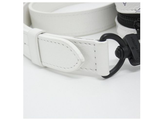 Borsa portafoglio indossabile Louis Vuitton Monogram Shadow Alpha Bianco - vista 6