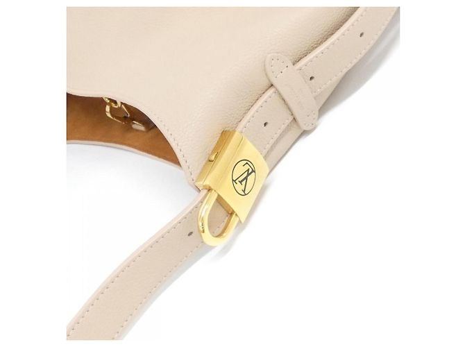 Borsa a tracolla Louis Vuitton Low Key Hobo PM M14265 - vista 6