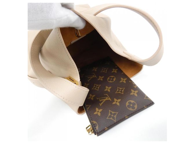 Borsa a tracolla Louis Vuitton Low Key Hobo PM M14265 - vista 8