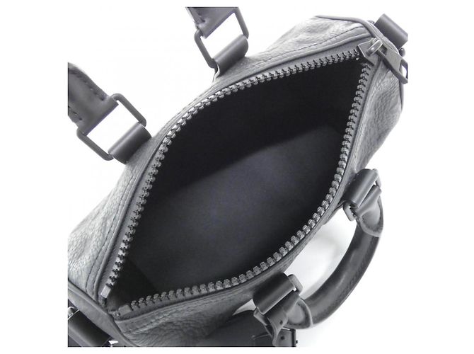 Louis Vuitton Taurillon Monogram Keepall Bandoulière 25cm Nero - vista 6