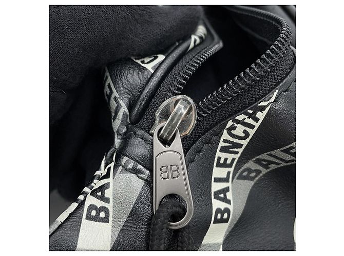 Everyday Borsa Balenciaga Explorer Body Bag Nero - vista 15