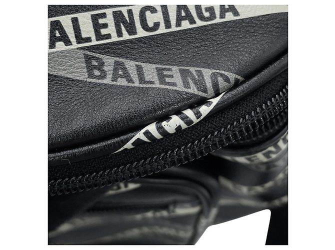 Everyday Borsa Balenciaga Explorer Body Bag Nero - vista 7