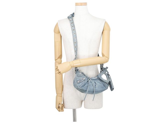 Borsa a spalla Balenciaga Le Cagole XS in denim distressed Blu - vista 4