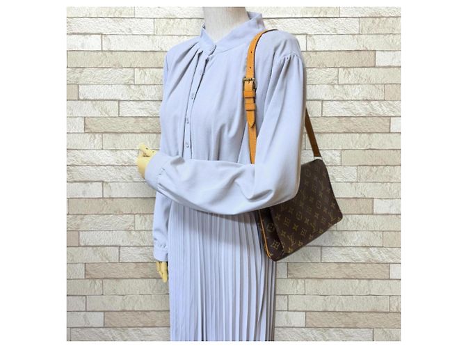 Borsa a tracolla Louis Vuitton Musette Tango Monogram Marrone Multicolore Monogramma - vista 2