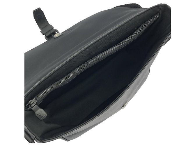 Borsa a tracolla Louis Vuitton Monogram Eclipse Montsouris Messenger Nero - vista 10