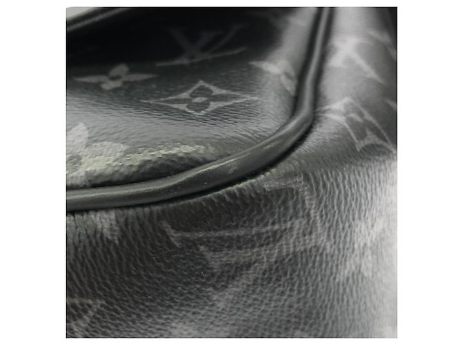 Borsa a tracolla Louis Vuitton Monogram Eclipse Montsouris Messenger Nero - vista 3