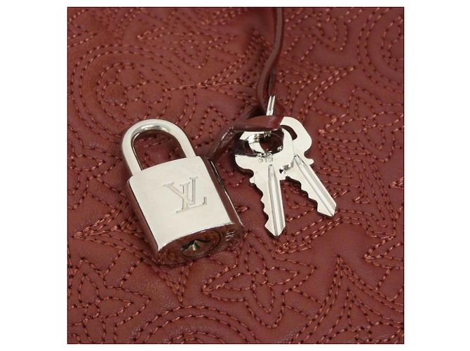 Borsa a tracolla Louis Vuitton Antia Ixia PM Rosso Fuschia - vista 4