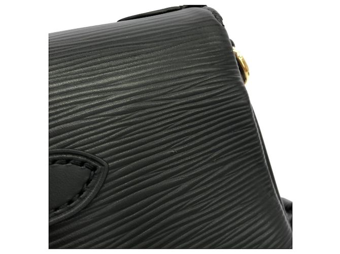 Borsa a tracolla Louis Vuitton Epi Saumur BB Nero - vista 4