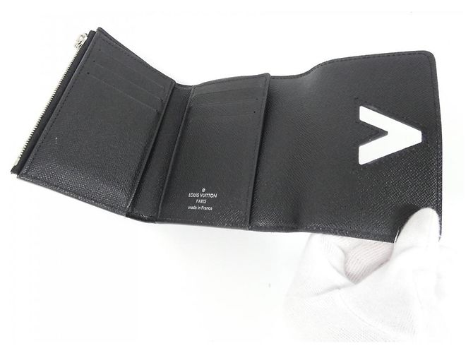 Louis Vuitton Epi Portefeuille Twist Compact Wallet Nero - vista 7