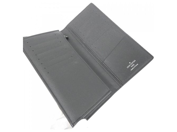 Louis Vuitton Taiga Portefeuille Brazza Wallet Nero - vista 5