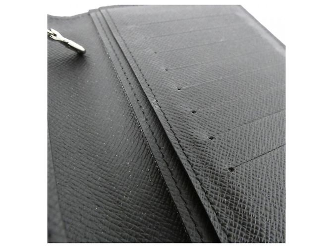 Louis Vuitton Taiga Portefeuille Brazza Wallet Nero - vista 6