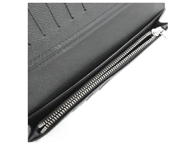 Louis Vuitton Taiga Portefeuille Brazza Wallet Nero - vista 8