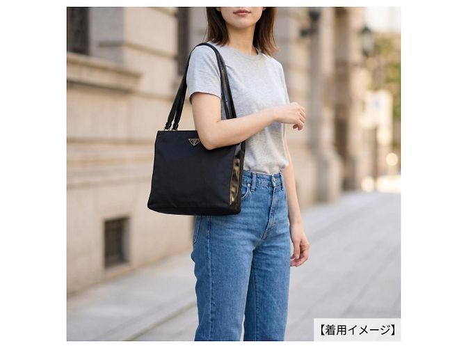 Borsa a mano Prada in nylon nero - vista 17