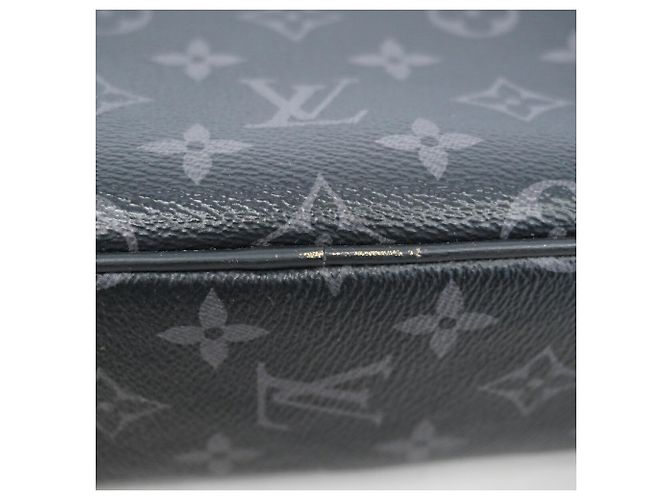Louis Vuitton Monogram Eclipse Trouse Toilette GM Pouch Nero - vista 6