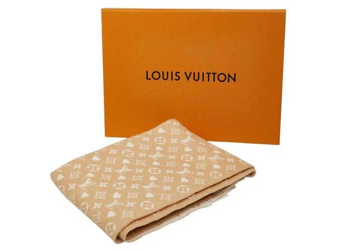 Louis Vuitton Echarpe Game On Scarf Beige - vista 8