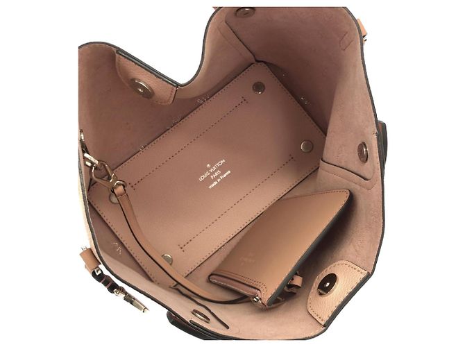 Louis Vuitton Mahina Hina PM Handtasche - vista 7