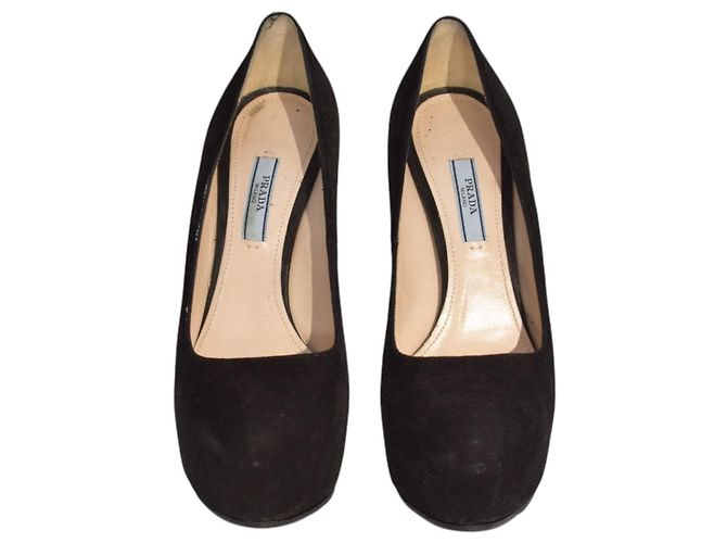 Décolleté platform con tacco a spillo in camoscio nero PRADA EU 37.5 Made in Italy - vista 2
