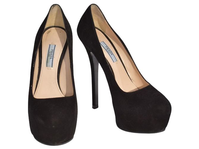 Décolleté platform con tacco a spillo in camoscio nero PRADA EU 37.5 Made in Italy - vista 8