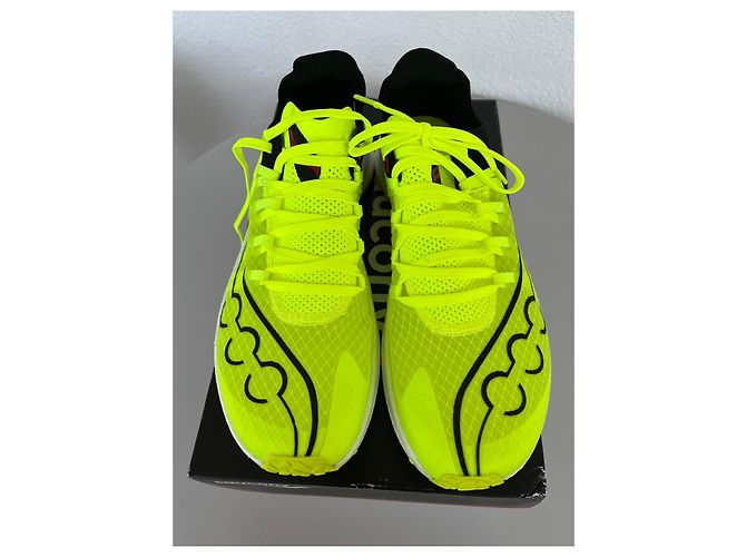 Autre Marque Scarpe da running Saucony Sinister da donna Nero Giallo - vista 2