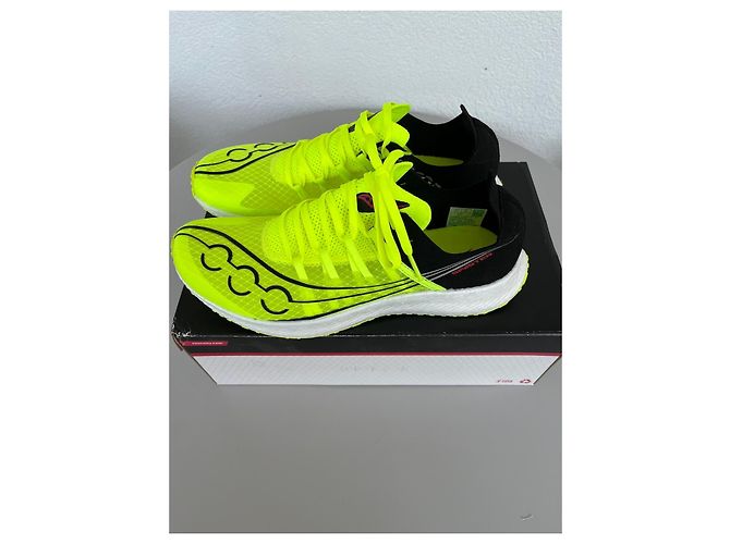 Autre Marque Scarpe da running Saucony Sinister da donna Nero Giallo - vista 4