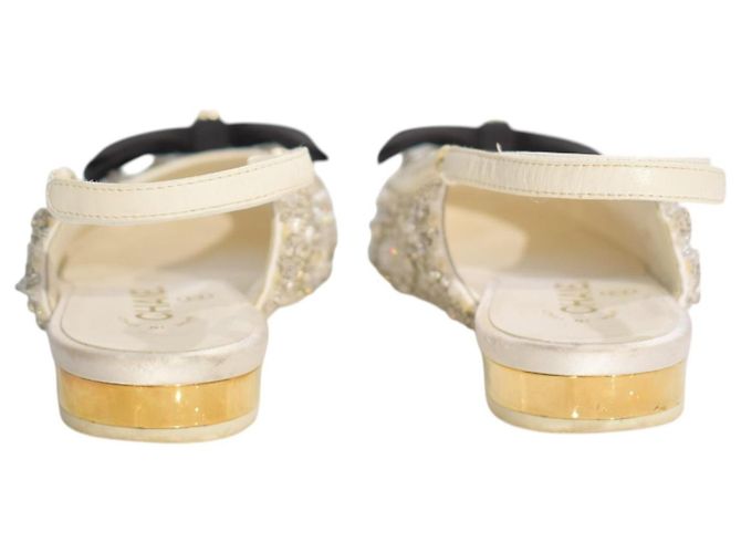 Décolleté slingback basse CHANEL crema impreziosite da perle e cristalli con fiocco CC intrecciato 35.5 Nero Bianco - vista 10
