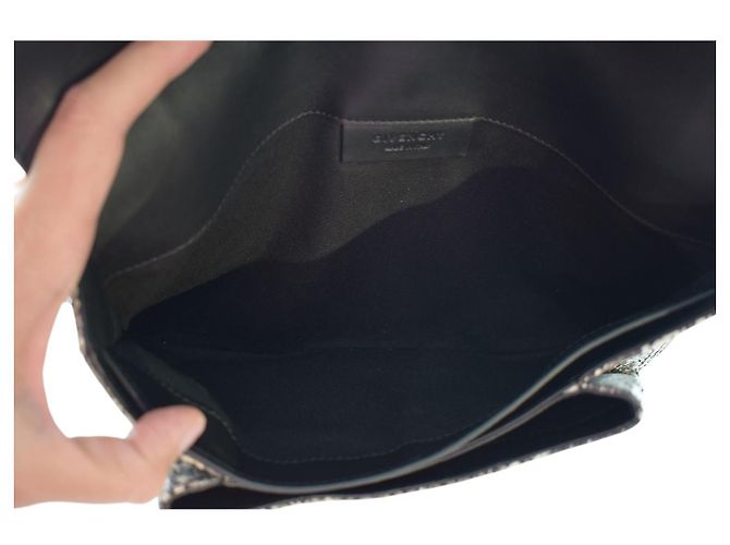 GIVENCHY Antigona Kuvert-Clutch aus Pythonschlange mit Staubbeutel Weiß Grau Python drucken - Ansicht 12