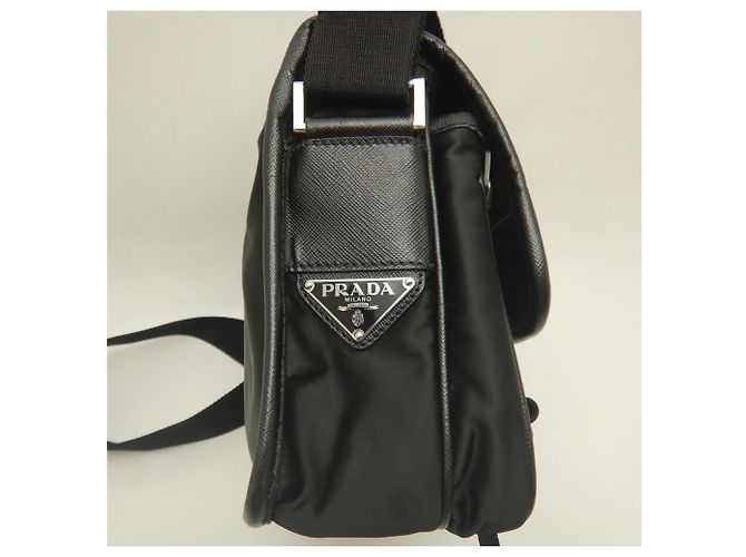 Borsa a tracolla Prada Saffiano Triangle in Nero - vista 10