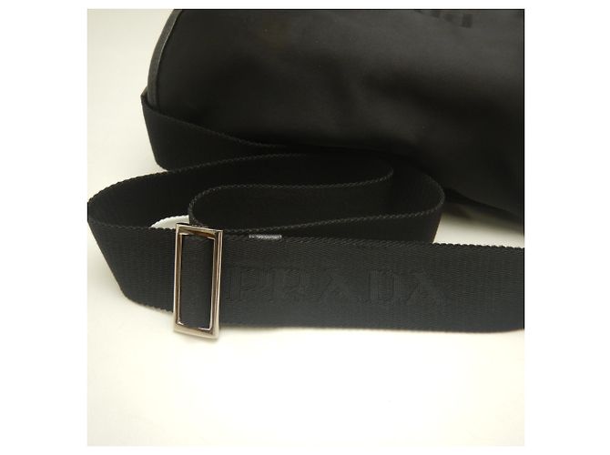Borsa a tracolla Prada Saffiano Triangle in Nero - vista 11