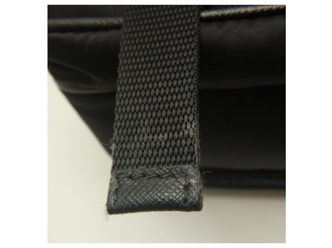 Borsa a tracolla Prada Saffiano Triangle in Nero - vista 13