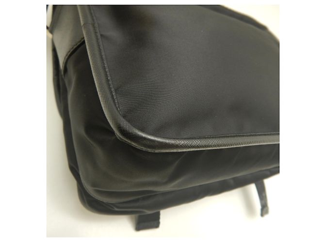 Borsa a tracolla Prada Saffiano Triangle in Nero - vista 16