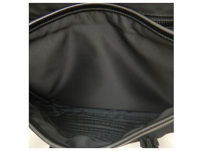 Borsa a tracolla Prada Saffiano Triangle in Nero - vista 19