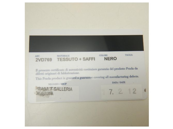 Borsa a tracolla Prada Saffiano Triangle in Nero - vista 21