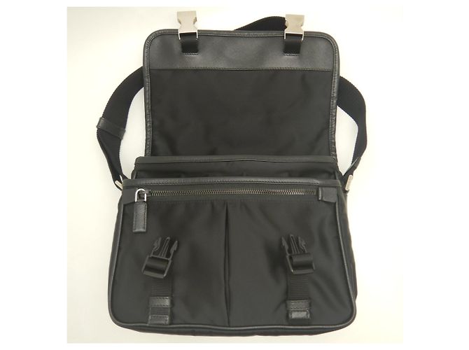 Borsa a tracolla Prada Saffiano Triangle in Nero - vista 4