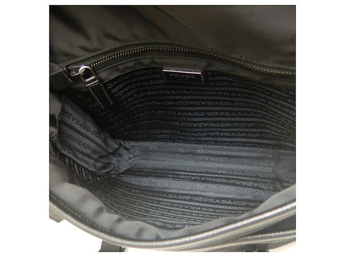 Borsa a tracolla Prada Saffiano Triangle in Nero - vista 5