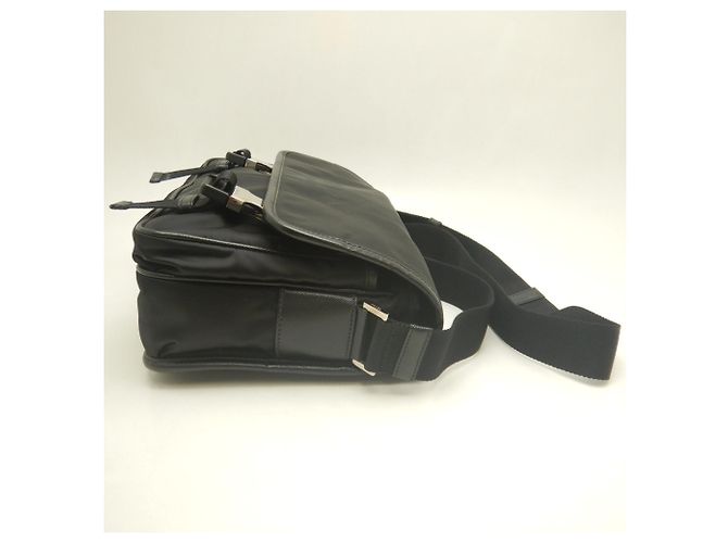 Borsa a tracolla Prada Saffiano Triangle in Nero - vista 6