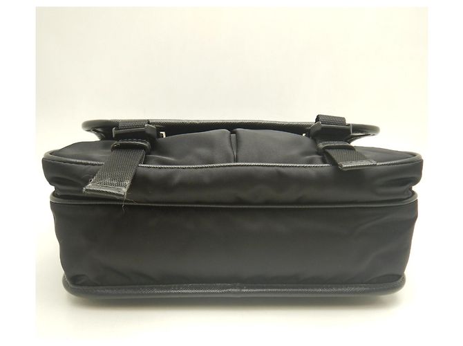 Borsa a tracolla Prada Saffiano Triangle in Nero - vista 7