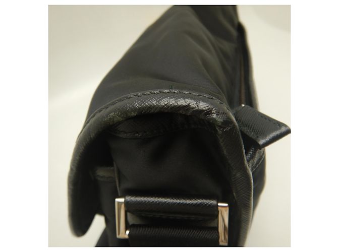 Borsa a tracolla Prada Saffiano Triangle in Nero - vista 9