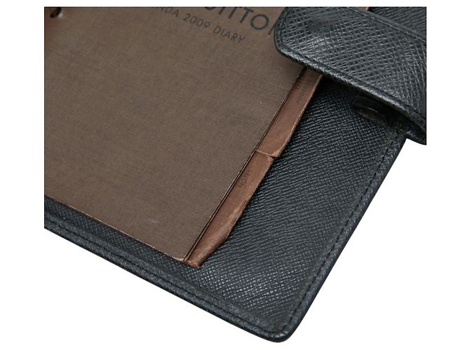 Louis Vuitton Taiga Agenda MM Notebook Cover Noir - vue 6