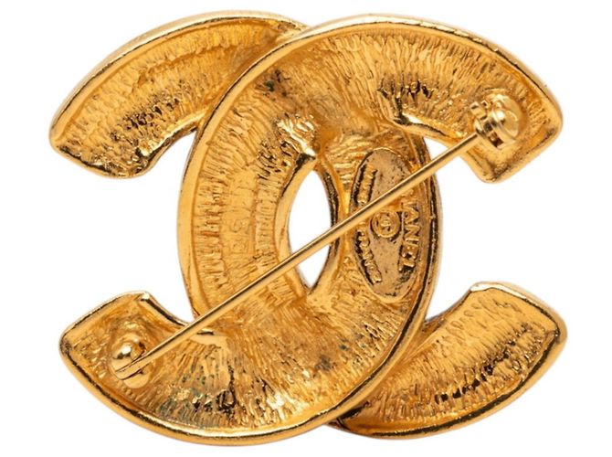 Spilla Chanel Vintage Matelassé placcata oro D'oro - vista 2