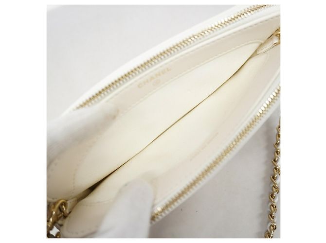 Borsa a tracolla Chanel Matelassé Bianco - vista 4