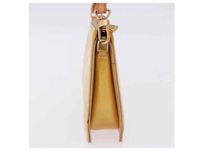 Louis Vuitton Lexington Pochette Monogram Vernis Beige - vista 4
