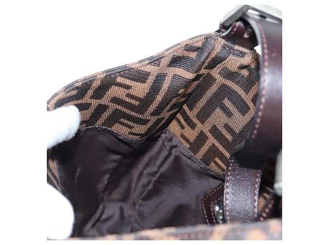 Borsa a tracolla FENDI Zucca Canvas Mamma Baguette Brown Black Auth BA14215V Marrone Nero - vista 22