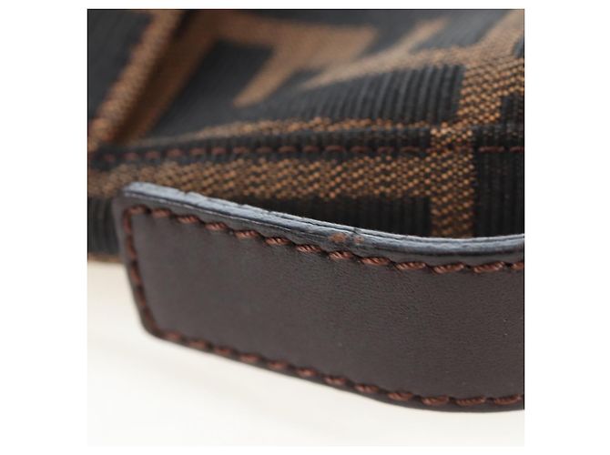 Borsa a tracolla FENDI Zucca Canvas Mamma Baguette Brown Black Auth BA14215V Marrone Nero - vista 9