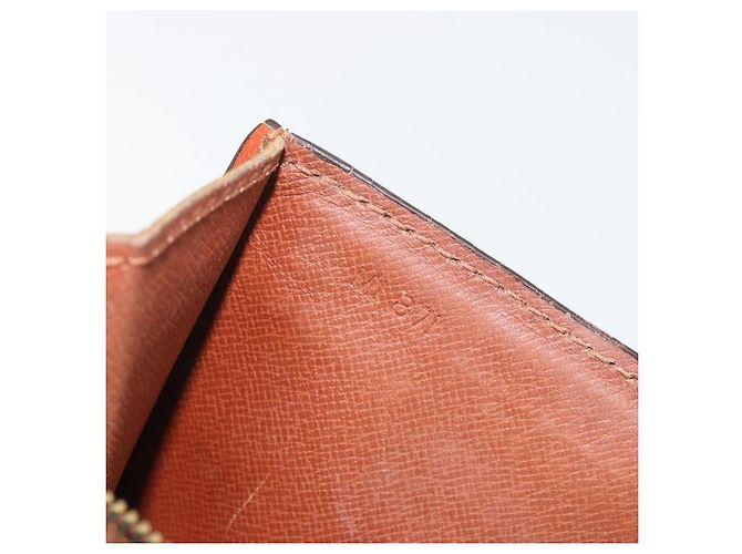 LOUIS VUITTON Epi Sellier Dragonne Clutch Bag Brown M52613 LV Auth BA14195 Marrone - vista 12