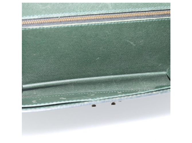 LOUIS VUITTON Taiga Pochette Kourad Clutch Bag Epicea M30194 LV Auth BA14197 - vista 10