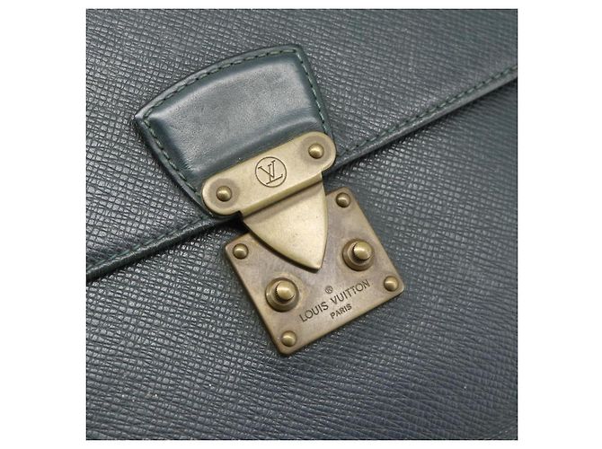 LOUIS VUITTON Taiga Pochette Kourad Clutch Bag Epicea M30194 LV Auth BA14197 - vista 17