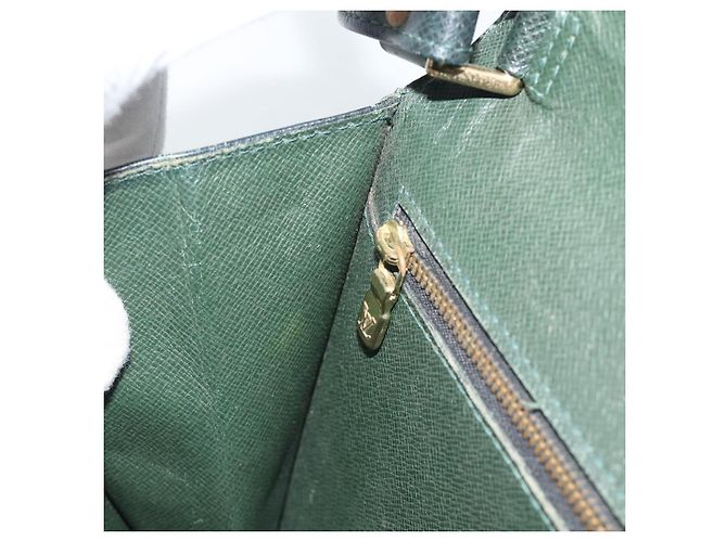 LOUIS VUITTON Taiga Pochette Kourad Clutch Bag Epicea M30194 LV Auth BA14197 - vista 21