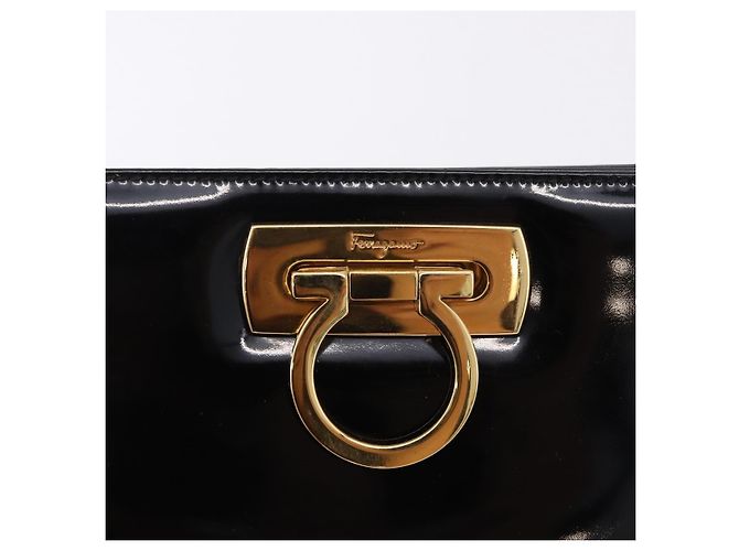 Borsa a tracolla Salvatore Ferragamo Gancini Chain Patent Black Gold Auth ka5550A - vista 10