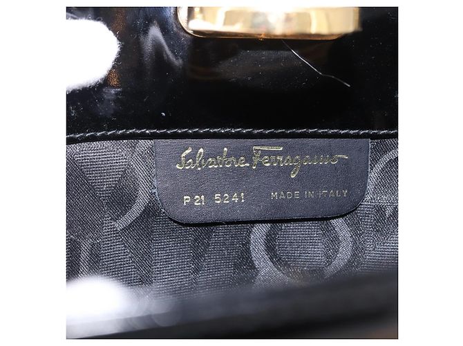 Borsa a tracolla Salvatore Ferragamo Gancini Chain Patent Black Gold Auth ka5550A - vista 12